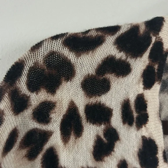 Equipment Cream and Black Leopard Sweater 100% Cashmere medium - Picture 5 of 11